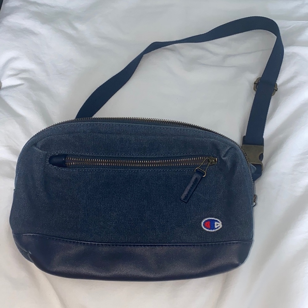 Champion Cross Body Bag